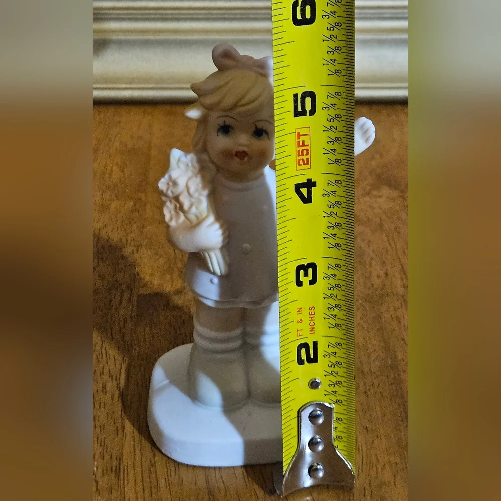 Rare Vintage Artmark Girl Holding Flowers and Waving Figurine